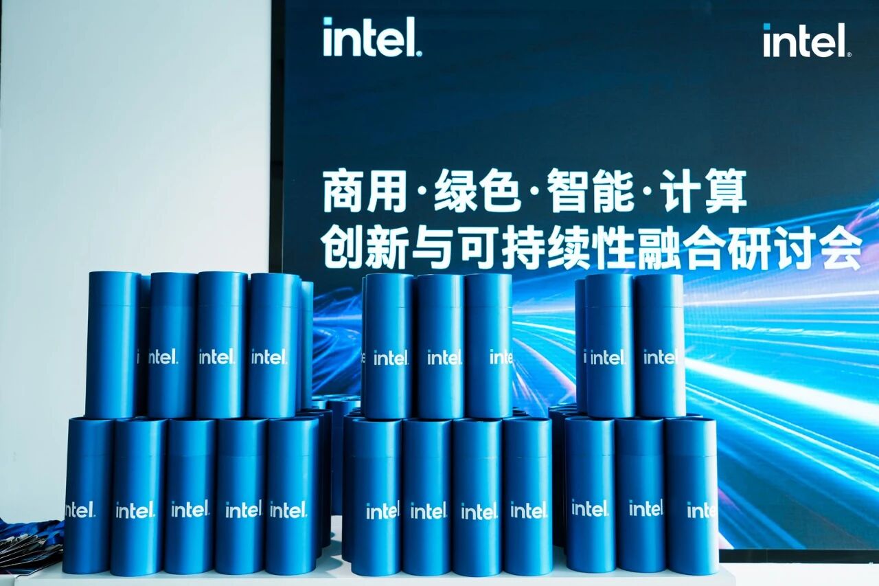 給你一顆AI的芯！英特爾為AI PC賦能。